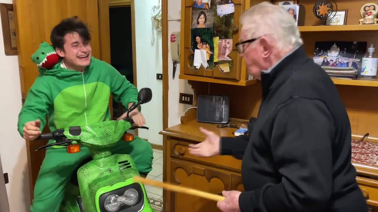 BOOSTER DENTRO CASA, NONNI DISPERATI!