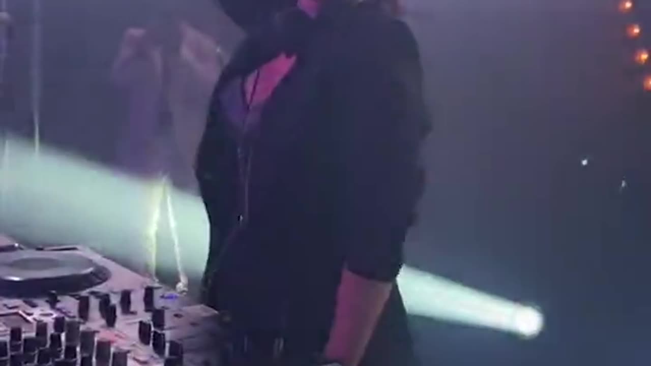 Sunny Leone DJ Melbourne live