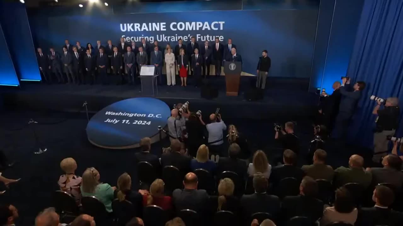 Biden: "And now I want to hand it over to the President of Ukraine... President Putin."