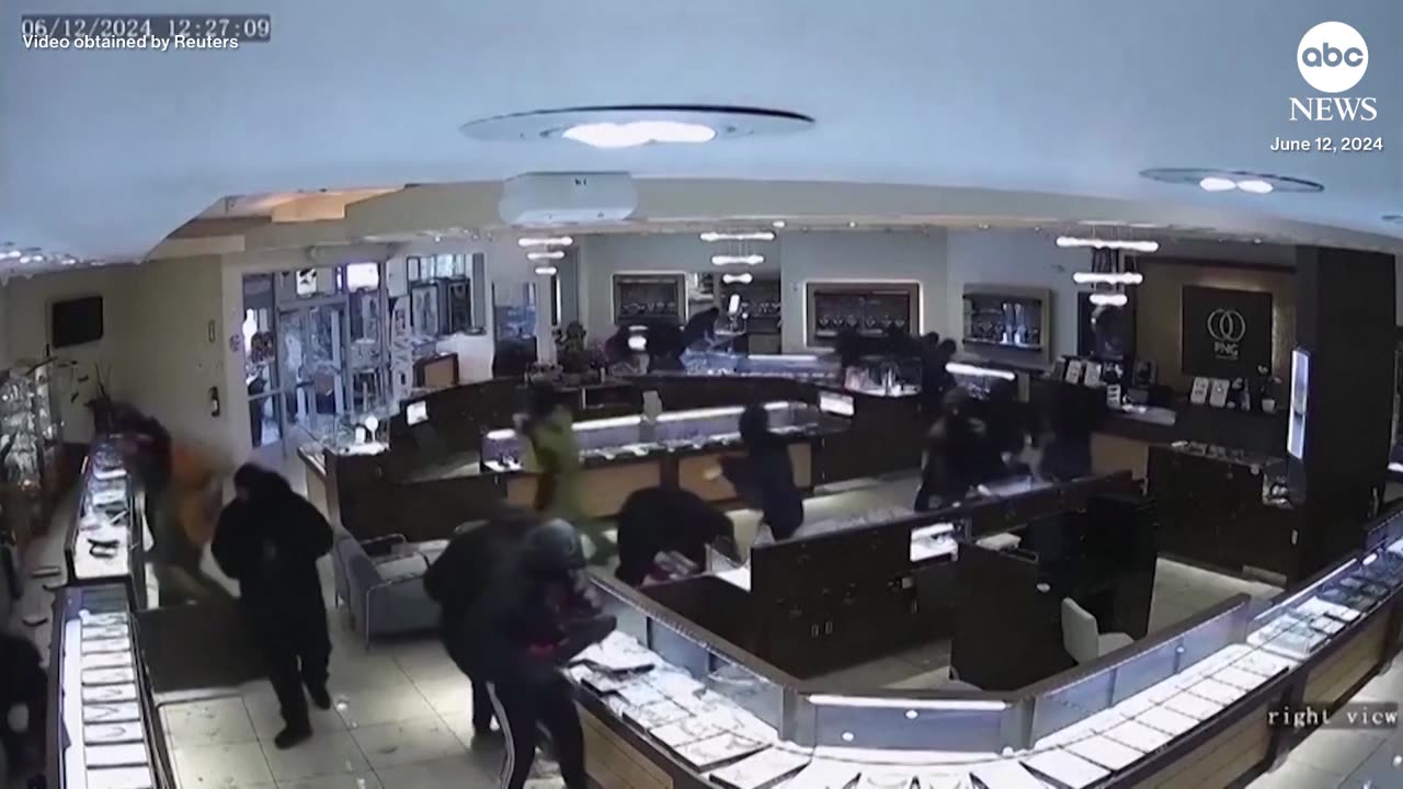 20 Thieves Ransack "Smash & Go" Silicon Valley Jewelry Store in Under 3 Minutes – June 12, 2024