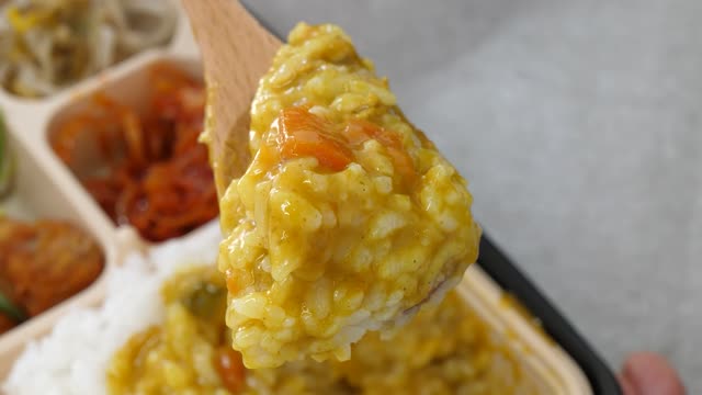 Mass Production Process of Delicious Lunch Boxes on an Amazing Scale