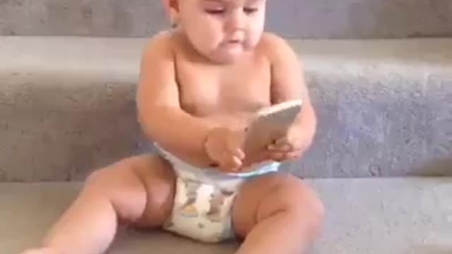 baby answers phone, see what happens