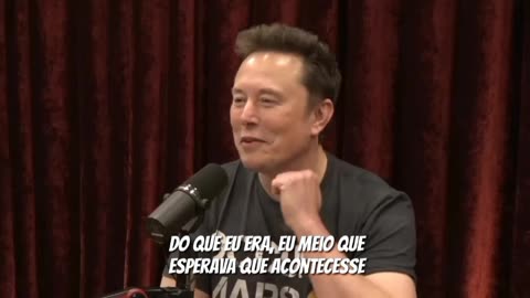 O grande e poderoso @elonmusk . Se não fosse por ele, estaríamos ferrados.