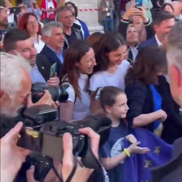 Povera Patria 🤦🏻‍♂️ Amare il proprio carnefice