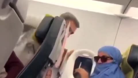 A woman on plain tries to burn a man who asked her to stop smoking