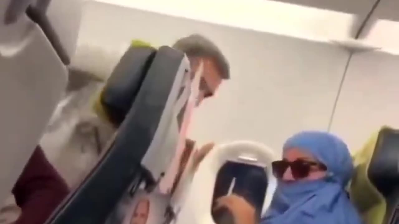 A woman on plain tries to burn a man who asked her to stop smoking