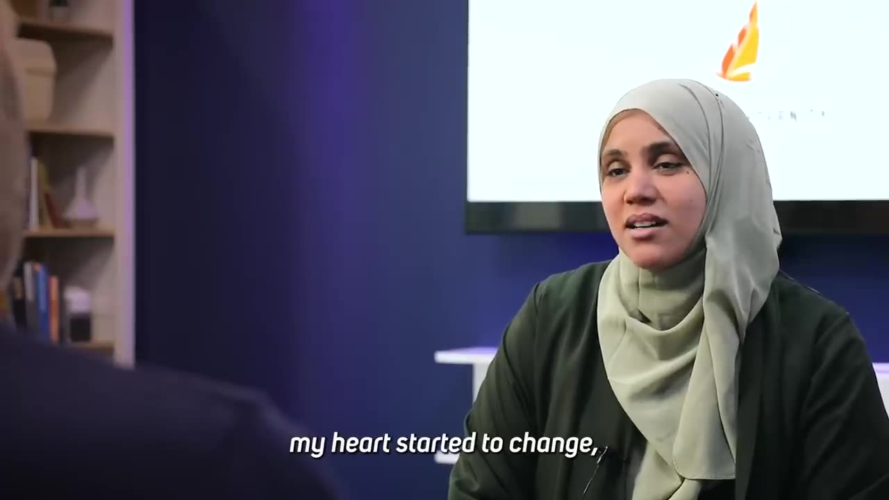 I Had to Take Off My Hijab! My Mum Rejected Me because of Islam!"Emotional Reverted Story !