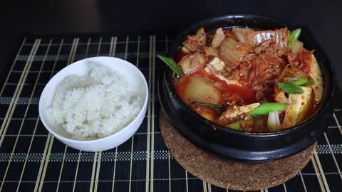 Tuna Kimchi stew (Cham-chi Kimchi Jjigae) _ Korean food _ 참치 김치 찌개