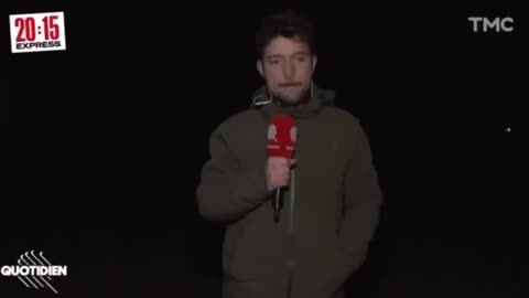 Míssil russo explode atrás de repórter francês em transmissão ao vivo na Ucrânia.