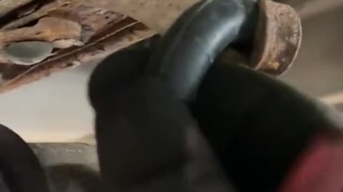 Exhaust pipe fixing rubber ring lug is broken