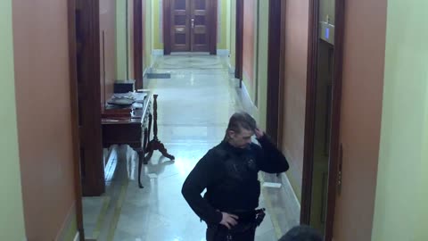 0263USCH02H227Hallway_2021-01-06_15h40min01s960ms.mp4
