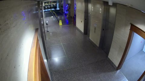 8003FCOB01ElevatorLobby_2021-01-05_02h40min00s993ms.mp4