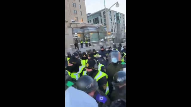 OTTAWA POLICE TRAMPLING PEACEFUL PROTESTORS **WTFFF****