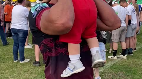 Baby took his first steps towards dad on the rugby field😍❤️