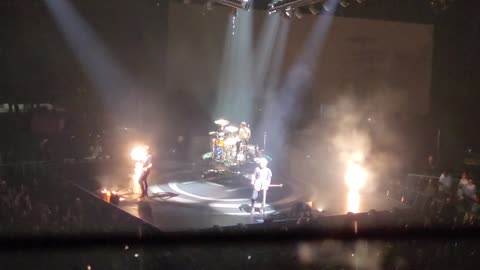 Blink 182 - Don't Leave Me 5-4-2023 St Paul