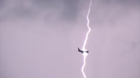 air plane was almost crash a little survived