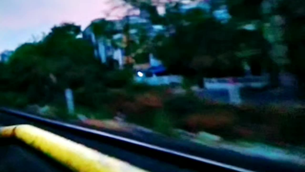 Romantic Indian song train vidio