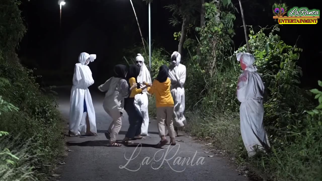 Prank Pocong Massal Fresh Edition Prank Terbaru Bikin Ngakak Surrounded by Ghost-(1080p)