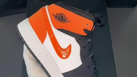 Jordan 1 Mid Shattered Backboard 🧡