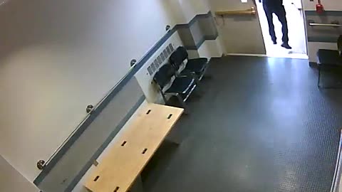 1657HQOB02PrisonerProcessingLobby_2021-01-06_15h40min00s687ms.mp4