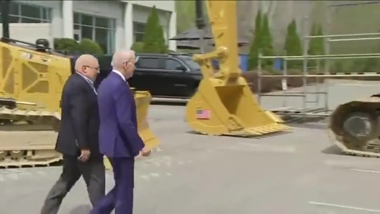 Biden needs step-by-step instructions for every move in this SAD clip