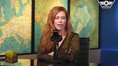 Comedian Slut Shamed For Airport✈️Outfit On Her Way To Infowars Studios👀😎