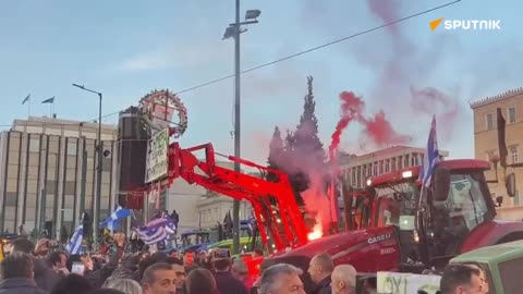 Los campesinos griegos llegan en tractores al centro de Atenas FEBRERO 2024
