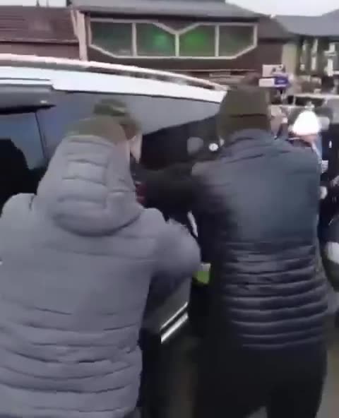 Видео очередного уличного конфликта с правоохранителями на западе Украины