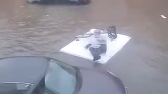 #SanFrancisco | #CA Multiple Reports of major flooding is taking place as buildings and streets