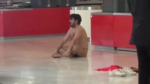 Una normale giornata all'aeroporto di Parigi