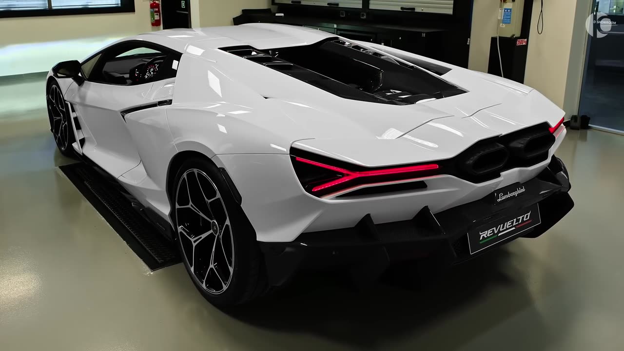 2024 Lamborghini Revuelto