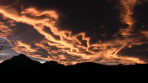Ein mystischer Sonnenuntergang (Zeitraffer) A mystic sunset (time lapse