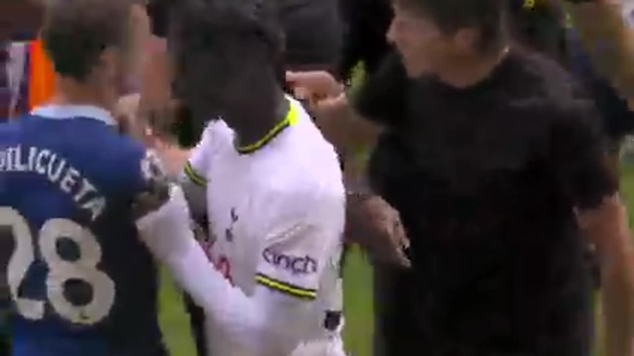 Conte and Tuchel spark all-in brawl after full time