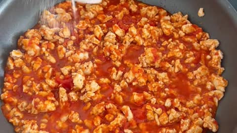 This spaghetti squash chicken bolognese is fire 😍🤤