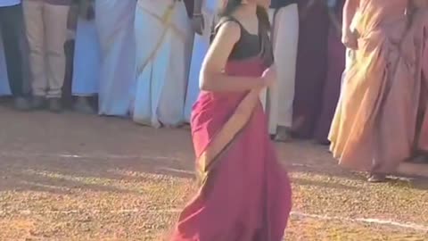 Chikni Chameli college performance