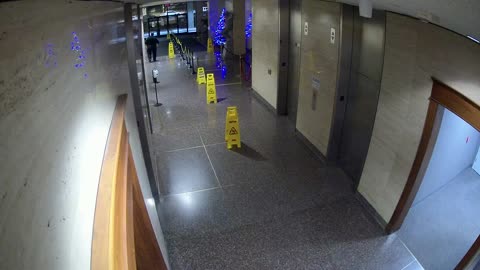 8003FCOB01ElevatorLobby_2021-01-06_03h00min00s360ms.mp4