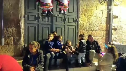 In Jerusalem, Israel, RATUSAN Orang Berkumpul Merayakan Natal