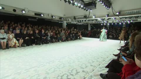Queen makes surprise appearance at London Fashion Week