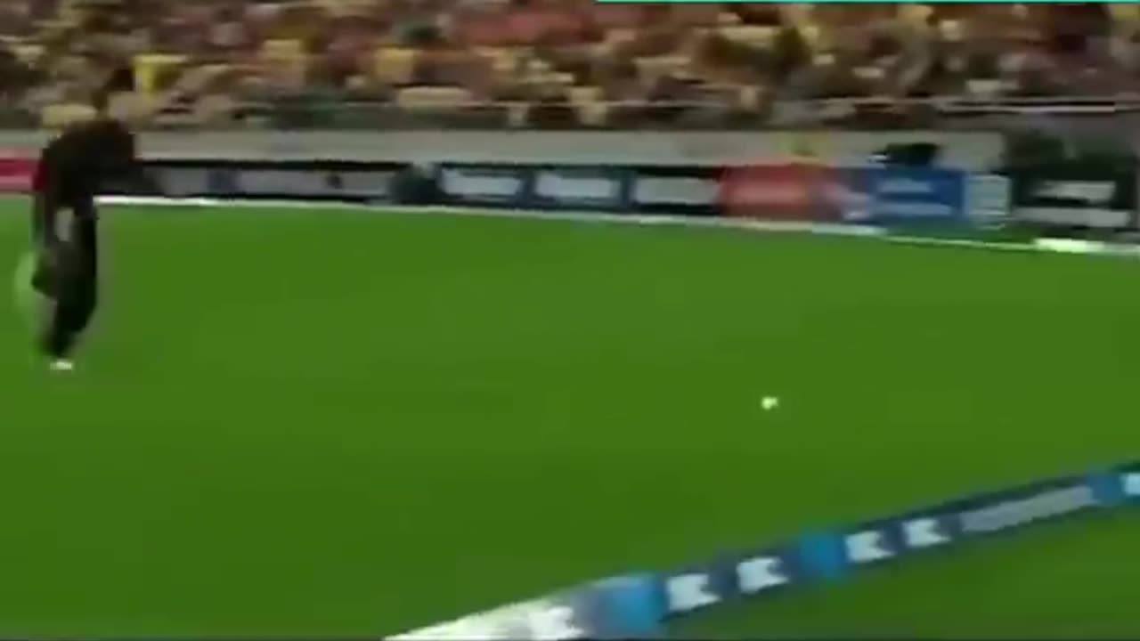 Top 5 Unbelievable fielding efforts in Cricket