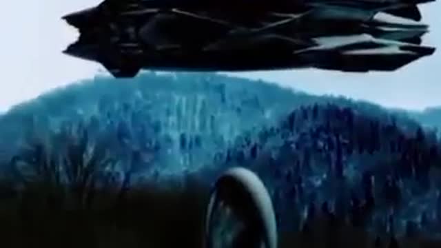 COURAGEOUS REPORTER ARRIVES SIDE THE ALIEN SHIP AND FILMS EVERYTHING WATCH THE VIDEO AND SHARE