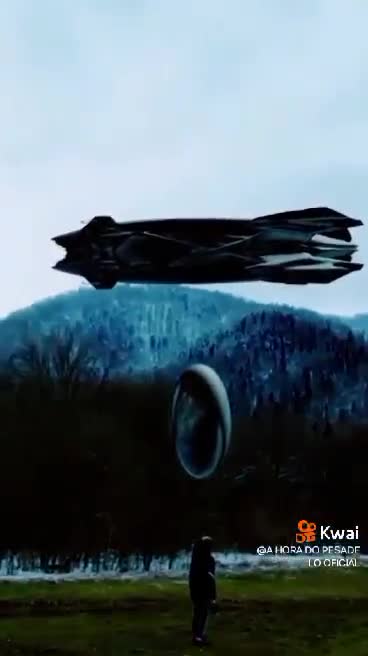 COURAGEOUS REPORTER ARRIVES SIDE THE ALIEN SHIP AND FILMS EVERYTHING WATCH THE VIDEO AND SHARE