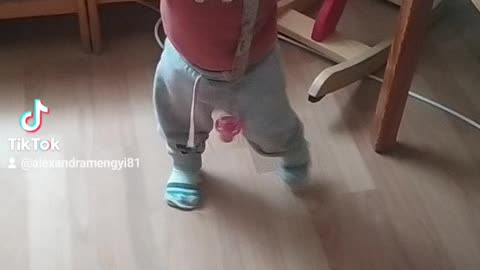 Totyogó baba