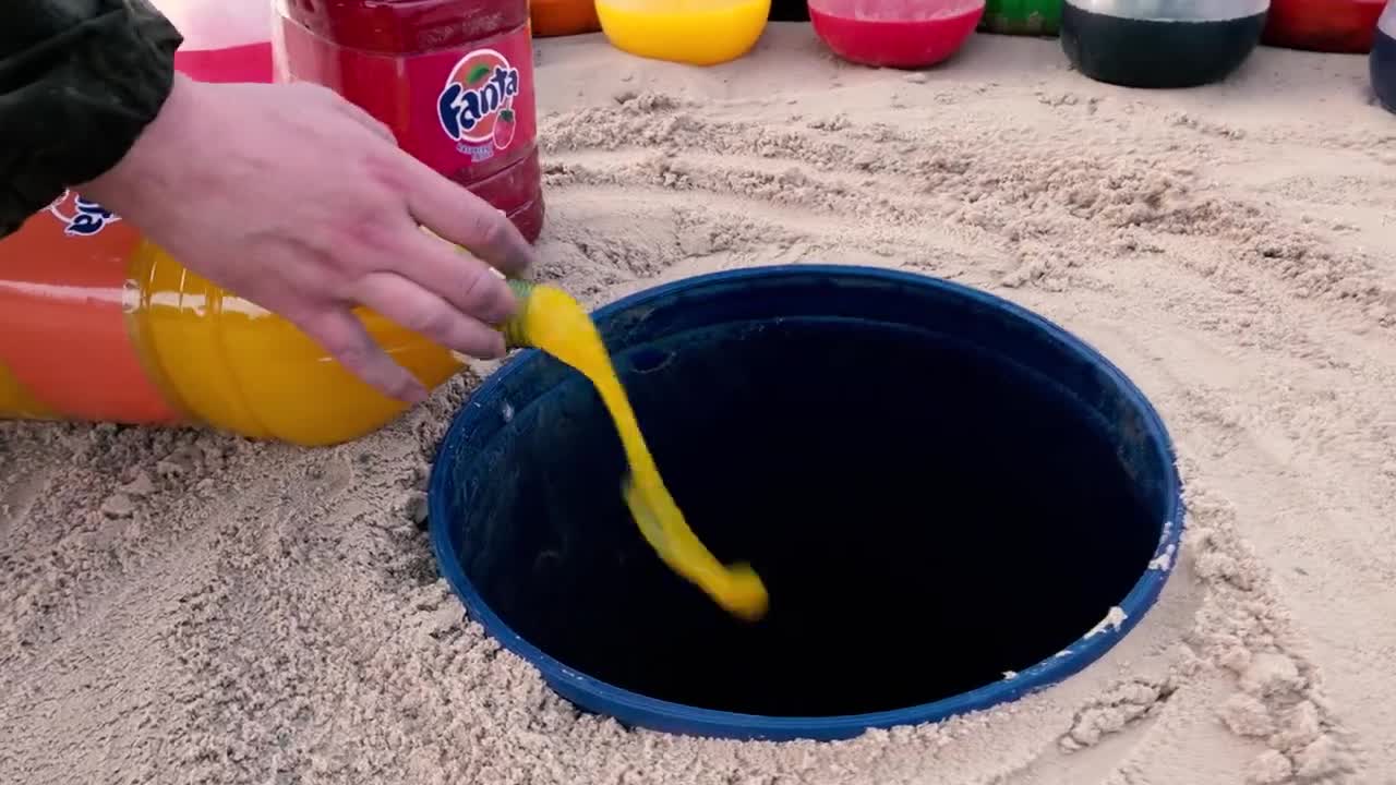 Balloons of Coca Cola & Orbeez, Mtn Dew, Fanta, Chupa Chups, 7up vs Mentos Underground6