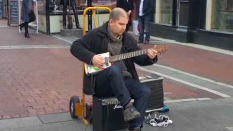 Blues auf der Castrolkanister Gitarre 😄