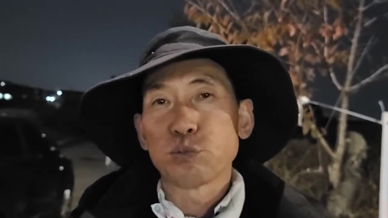 20201108_V3_S01(hV0p0PPQt88)4.15 부정선거 차량과 함께 3일 연속 열린 한미동맹 강화 지지 집회에 참석한 후, 평택 윤게이트 앞