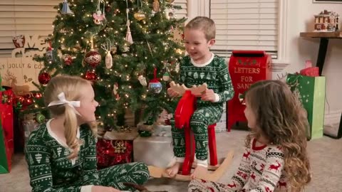 When Christmas Comes To Town Polar Express Movie Clip