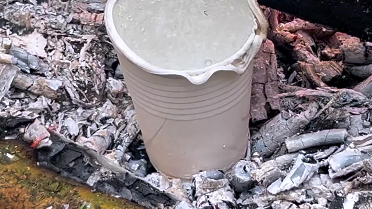 I boiled water in different bottles and plastic cup - Experimental video