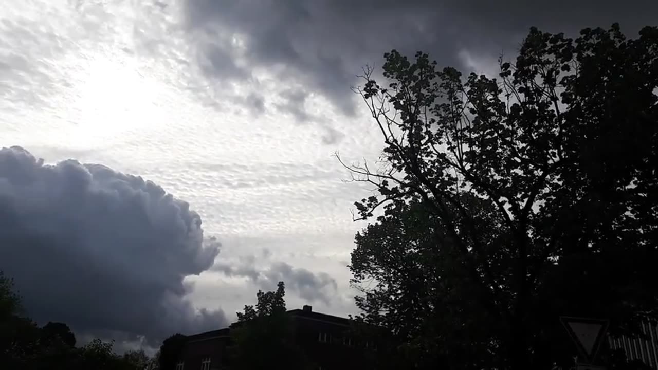 Himmel in Berlin am 14.04.2024 um 9:46 Uhr