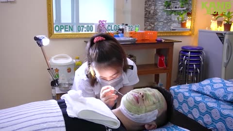Nice massage / Very beautiful Vietnamese girl / She looks absolutely strong