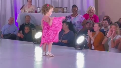 Little Girl Crashes a Fashion Show & Walks on Runway Like a Model